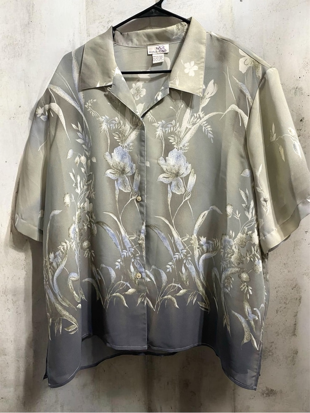 Orchid Rose Relaxed Floral Button-Front Blouse in Sage Green size 3X